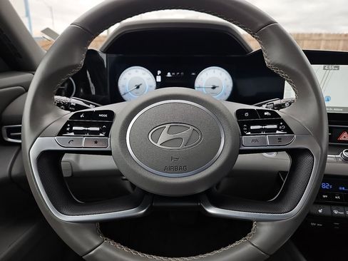 Used 2025 Hyundai Elantra SEL FWD image 30