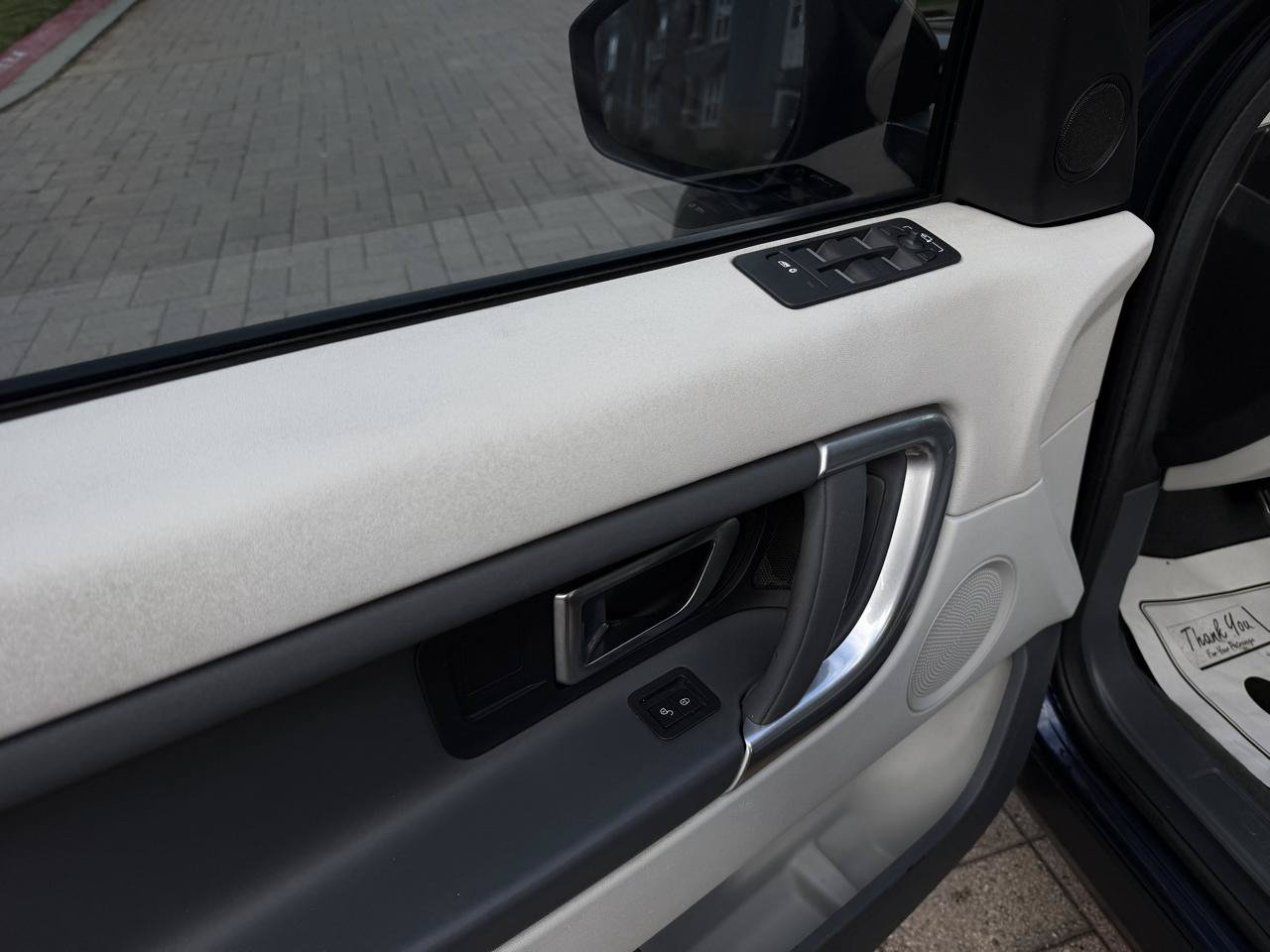 Used 2016 Land Rover Discovery Sport SE AWD/4WD image 37