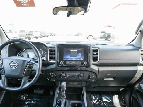 Used 2023 Nissan Frontier SV image 14