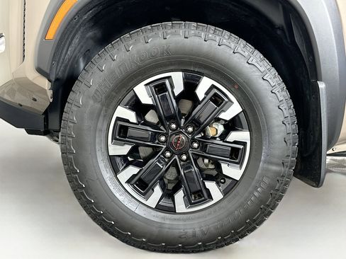 Used 2024 Nissan Frontier PRO-4X w/ Technology Package image 11