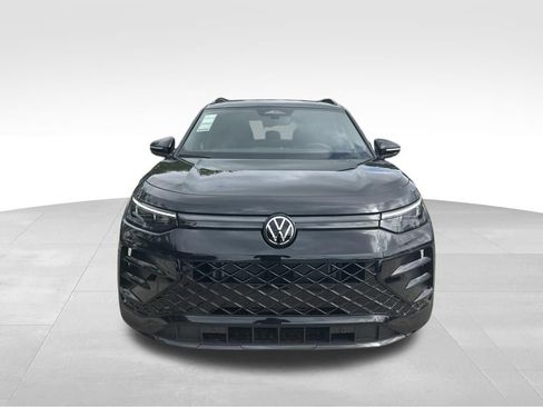 New 2026 Volkswagen Tiguan SE R-Line FWD image 8
