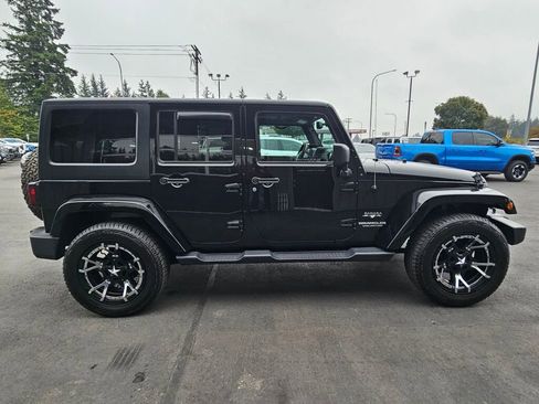 Used 2017 Jeep Wrangler Unlimited Sahara image 4