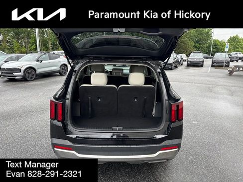 Used 2025 Kia Sorento S w/ Panoramic Sunroof Package FWD image 9