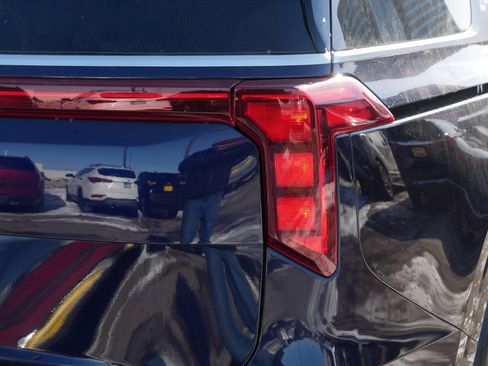 Certified 2025 Kia Carnival LXS image 17