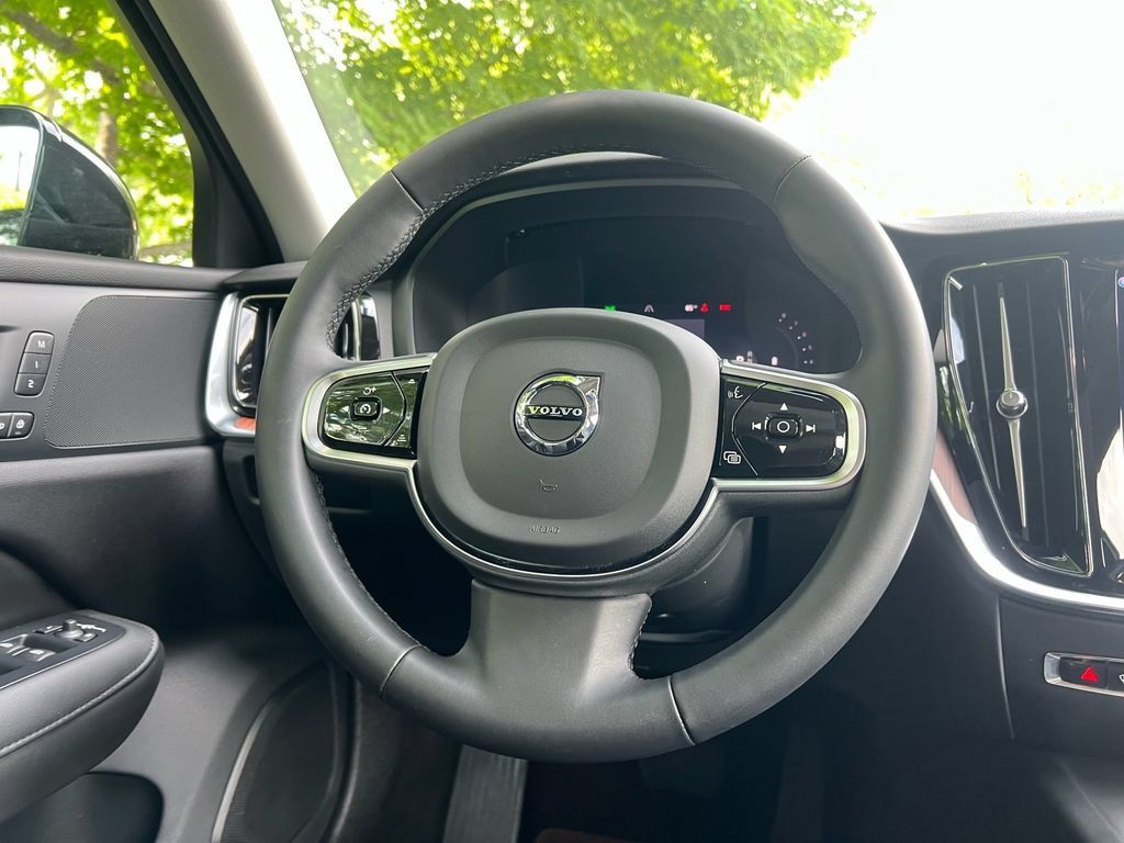 Certified 2024 Volvo S60 B5 Plus AWD/4WD image 25