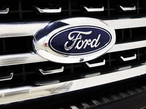 Used 2023 Ford F250 Platinum w/ FX4 Off-Road Package AWD/4WD image 35