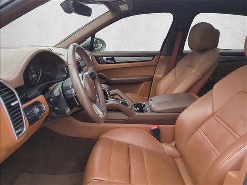 Used 2023 Porsche Cayenne AWD/4WD image 16