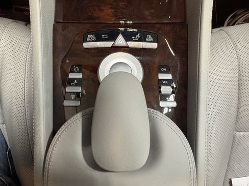 Used 2011 Mercedes-Benz CL 550 4MATIC image 39