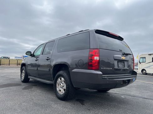 Used 2011 Chevrolet Suburban LT image 6