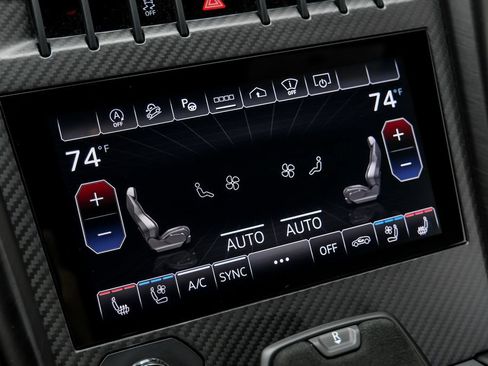 Used 2023 Lamborghini Urus Performante AWD/4WD image 33