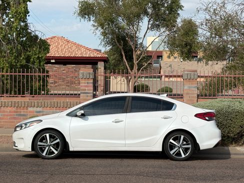 Used 2017 Kia Forte EX FWD image 3