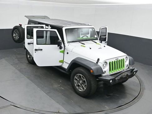 Used 2017 Jeep Wrangler Unlimited Rubicon image 50