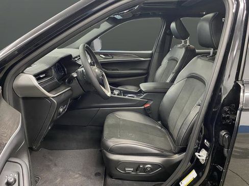 New 2026 Jeep Grand Cherokee Altitude AWD/4WD image 4