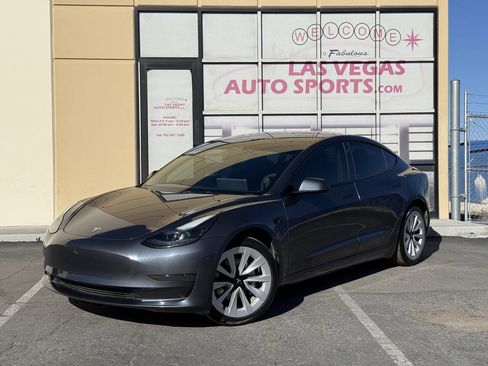 Used 2023 Tesla Model 3 Standard Range image 4