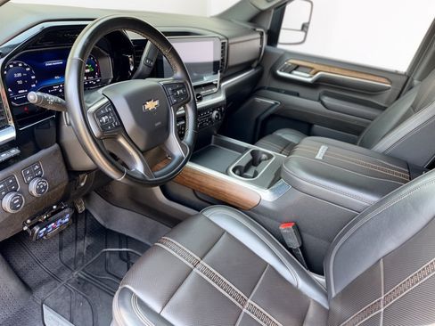 Certified 2024 Chevrolet Silverado 2500 High Country w/ High Country Premium Package AWD/4WD image 4
