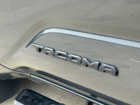 Used 2024 Toyota Tacoma SR5 AWD/4WD image 14