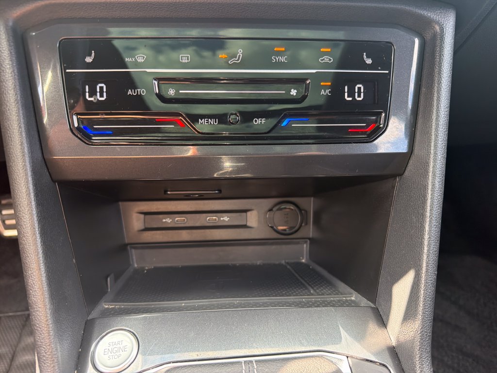 Certified 2024 Volkswagen Tiguan SE R-Line AWD/4WD image 17