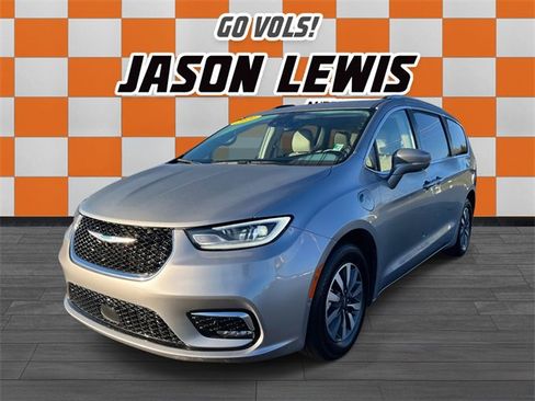 Used 2021 Chrysler Pacifica Touring-L image 8