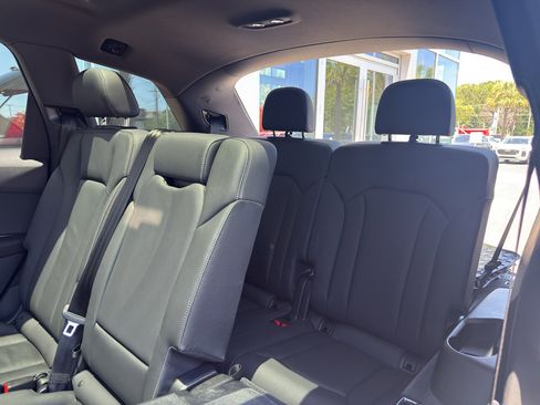 Used 2025 Audi Q7 2.0T Premium w/ Convenience Package AWD/4WD image 11