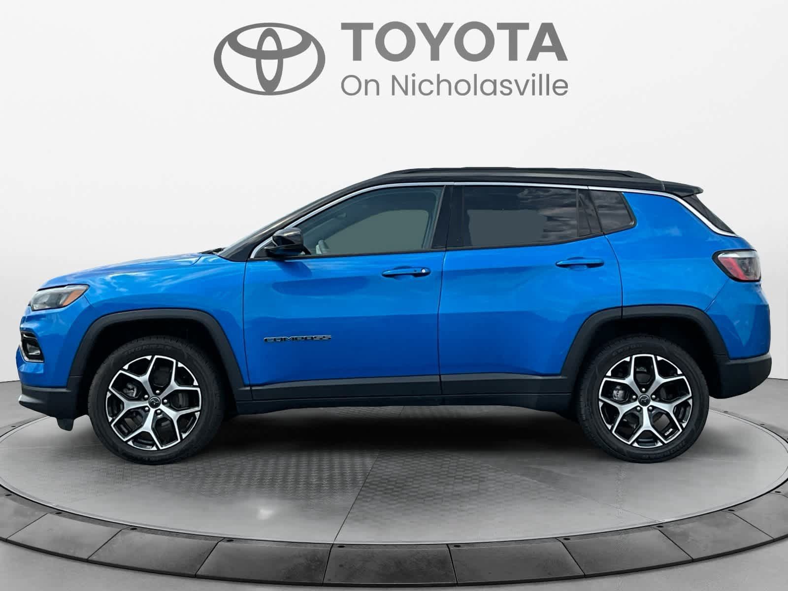 Used 2025 Jeep Compass Limited AWD/4WD image 2