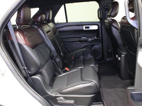 Used 2020 Ford Explorer Platinum w/ Premium Technology Package AWD/4WD image 17