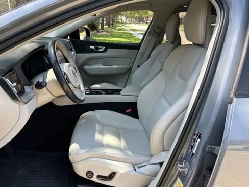 Used 2023 Volvo XC60 B5 Plus w/ Climate Package AWD/4WD image 2