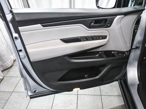 Used 2023 Honda Odyssey EX-L image 9