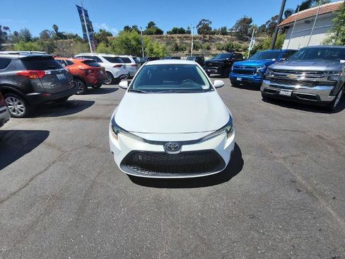Used 2020 Toyota Corolla LE FWD image 3