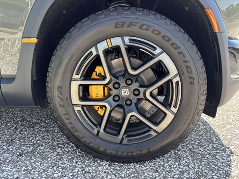 Used 2027 Rivian R2 Performance Dual AWD/4WD image 34
