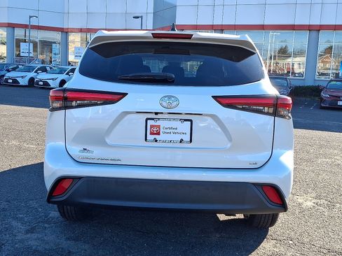 Certified 2023 Toyota Highlander LE image 6