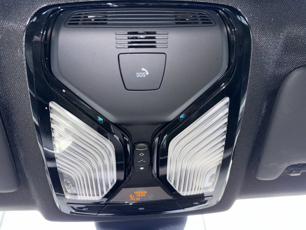 Used 2025 BMW 330i xDrive Sedan AWD/4WD image 12