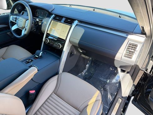 New 2026 Land Rover Discovery Limited Edition image 14