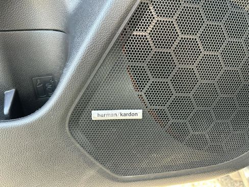 Used 2016 Subaru Outback 2.5i Limited image 9