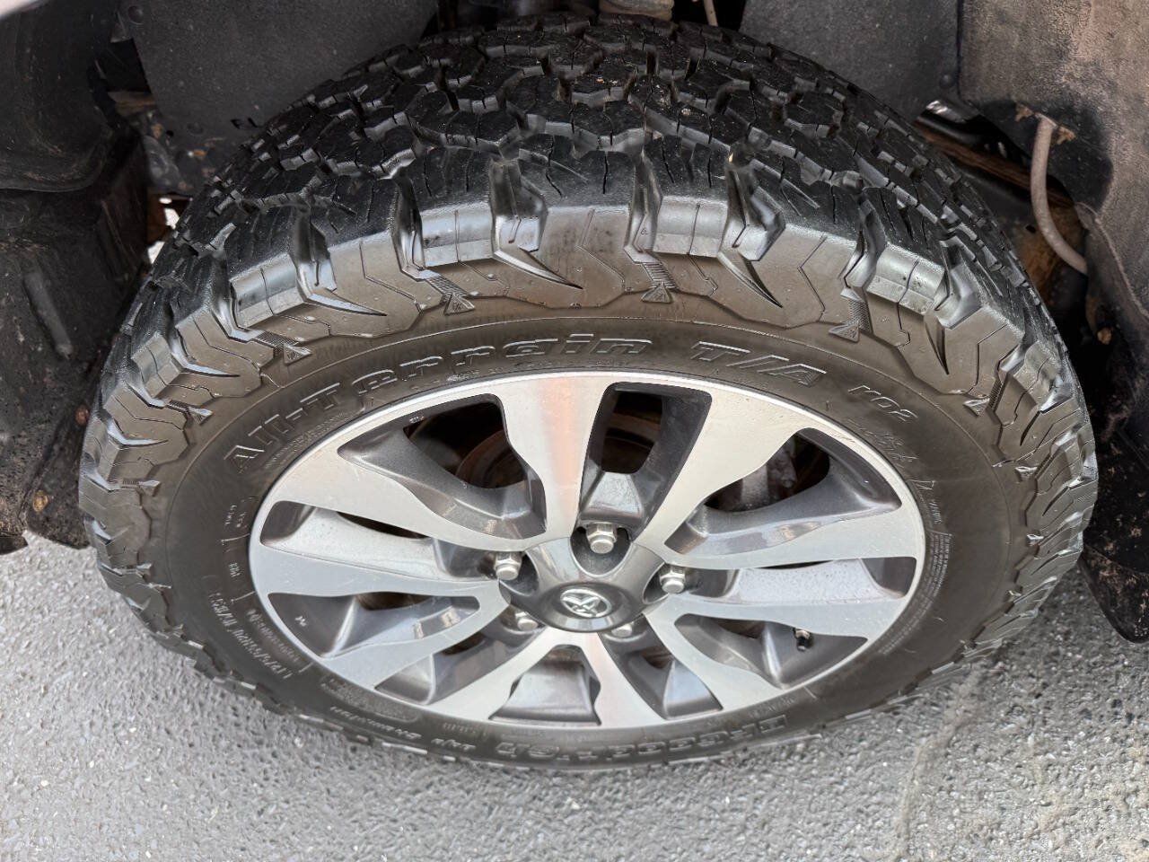 Used 2018 Toyota Sequoia Limited w/ Safety & Convenience Package AWD/4WD image 9