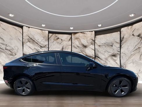 Used 2022 Tesla Model 3 RWD image 4