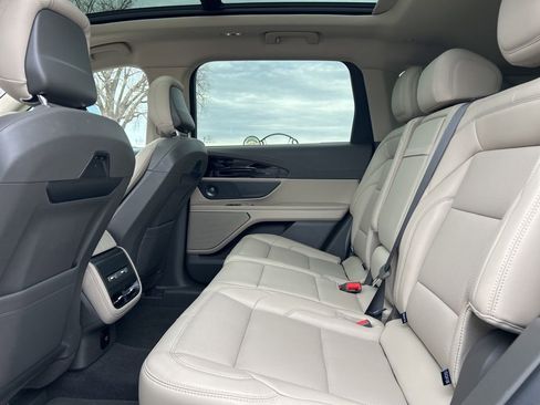 Used 2024 Lincoln Nautilus Premier w/ Equipment Group 102A image 10