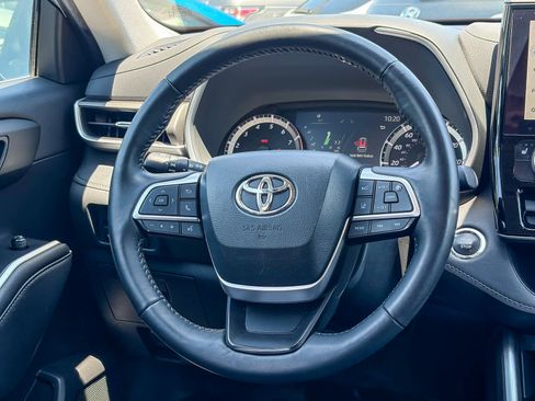 Used 2023 Toyota Highlander XLE AWD/4WD image 14