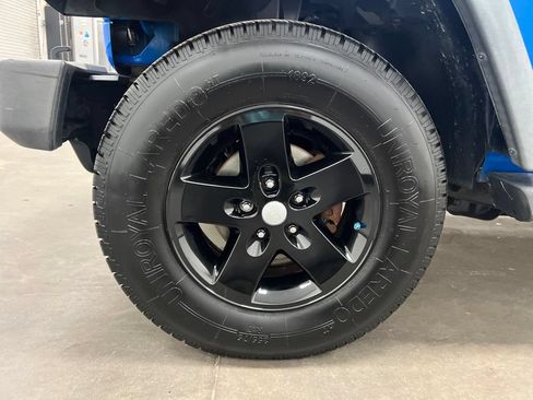 Used 2012 Jeep Wrangler Unlimited Sport AWD/4WD image 30