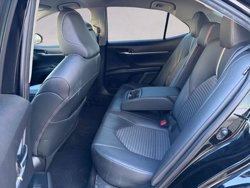 Used 2020 Toyota Camry SE image 13