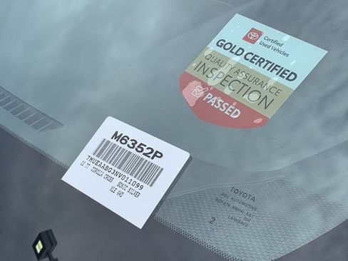 Certified 2022 Toyota Corolla Cross XLE AWD/4WD image 37
