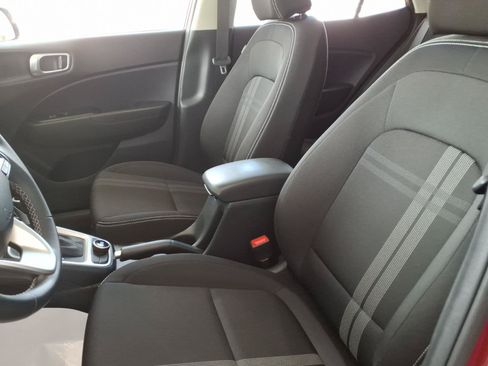 Certified 2025 Hyundai Venue SEL FWD image 9