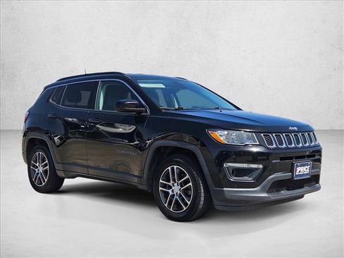 Used 2018 Jeep Compass Latitude w/ Popular Equipment Group FWD image 3