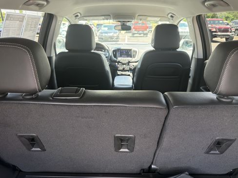 Used 2024 GMC Terrain SLT AWD/4WD image 24