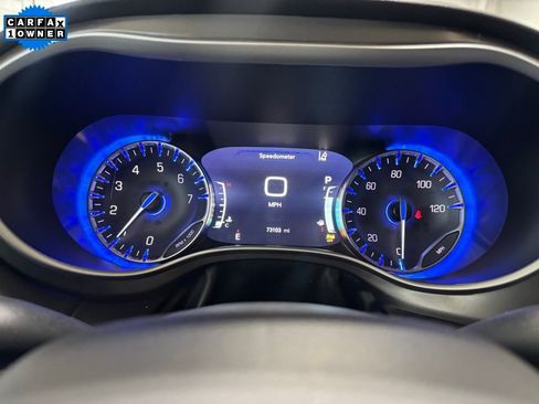 Used 2024 Chrysler Pacifica Touring-L image 18