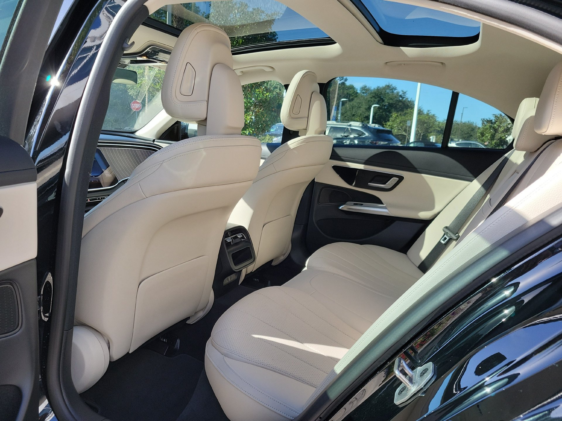 Used 2025 Mercedes-Benz E 350 Sedan w/ Winter Package image 17