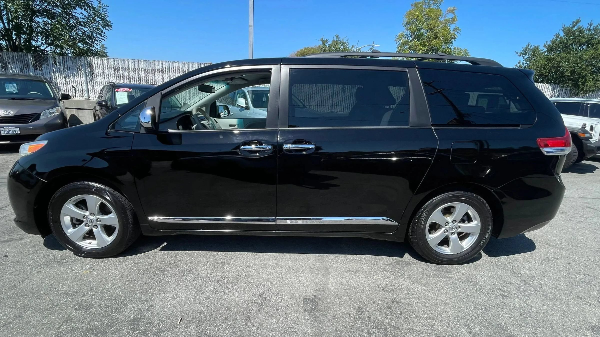 Used 2013 Toyota Sienna LE FWD image 4