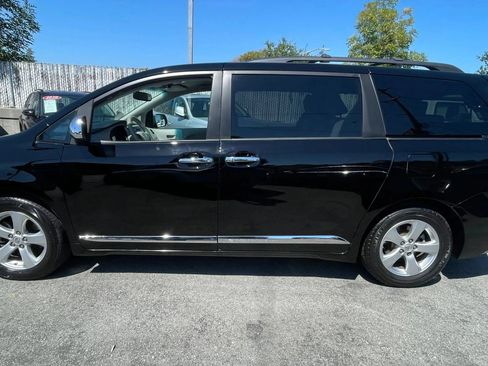 Used 2013 Toyota Sienna LE FWD image 4
