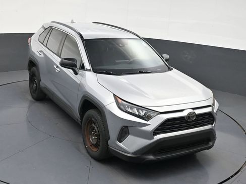 Used 2020 Toyota RAV4 LE image 18
