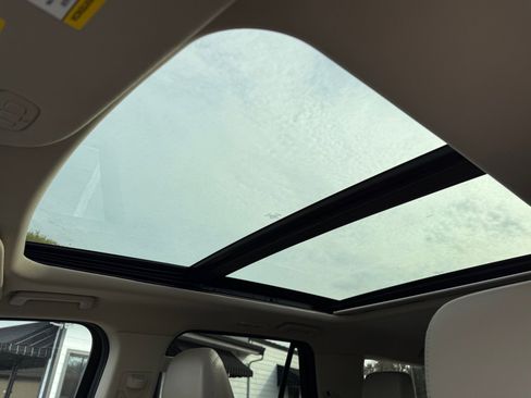 Used 2023 Ford Expedition Limited image 16