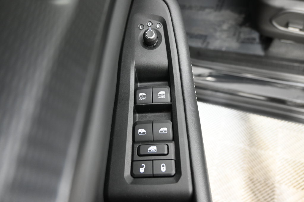 Used 2023 Jeep Grand Cherokee Altitude AWD/4WD image 19
